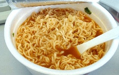 Tranh mỳ tôm, một bệnh nhân bị đánh hội đồng dẫn đến tử vong