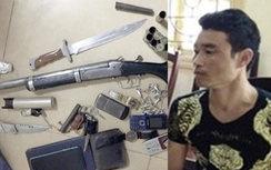 Bắt kẻ giam lỏng thai phụ, tàng trữ nhiều vũ khí nóng