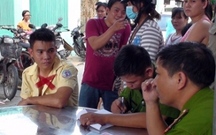 Tài xế lao xe vào đám giỗ, rút dao đâm khách bị thương