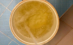 Vì sao nước máy có màu vàng như trà đá ở Sóc Trăng?