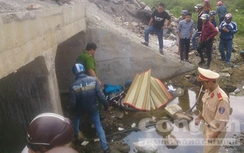 Nam thanh niên đi xe máy rơi xuống cống tử vong