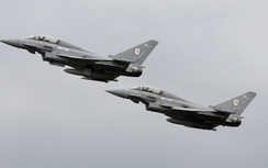 Anh chặn máy bay ném bom Nga, Ukraine bị kiện