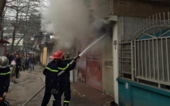 Cháy chung cư Giảng Võ, nhiều người hoảng loạn