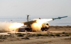 Mỹ đe dọa, Iran "trả lời" bằng 2 tên lửa đạn đạo