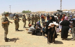 Thổ phủ nhận bắn dân Syria, Su-27 Nga không chặn máy bay Mỹ