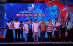 Công ty Phương Trang tặng 10 “Mắt thần 2” cho người khiếm thị