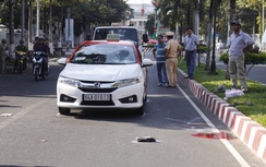 Đi bộ sai làn bị taxi tông tử vong