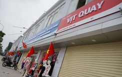 "Dở sống dở chết" với biển hiệu hai màu ở đường kiểu mẫu