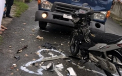 Vợ chết, chồng nguy kịch sau va chạm xe tải