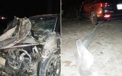 Ô tô lao xuống gầm cầu, 4 người trong 1 gia đình trọng thương