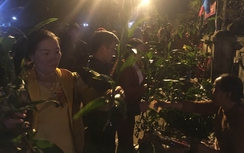 Thú vị phiên chợ họp giữa đêm mùng 2 Tết ở Quảng Trị