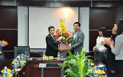 Bộ trưởng chúc mừng Chủ tịch Vinalines được phong hàm giáo sư