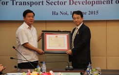 Tặng Kỷ niệm chương "Vì sự nghiệp GTVT" cho lãnh đạo ADB, WB