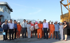 Công đoàn Vinalines hỗ trợ công nhân khó khăn 600 triệu đồng đón Tết