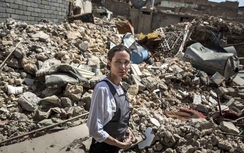 Angelina Jolie gầy gò, đến Iraq sau lùm xùm tranh chấp quyền nuôi con