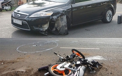 Ô tô va chạm xe máy, 1 người nguy kịch