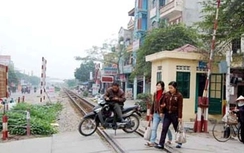 Tin TNGT mới nhất: Mất mạng vì "tự sướng" trên đường ray