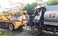 Tin TNGT mới nhất: Xe bồn đâm xe buýt, Innova làm xiếc trên đường