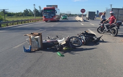 Tin TNGT mới nhất: Hai xe máy tông nhau, ba phụ nữ trọng thương