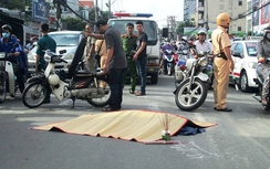 Xe máy va chạm xe buýt, 2 chị em thương vong