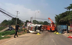 Ba Vì: Xe tải tông container, 4 người thương vong