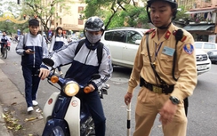 Chưa đủ tuổi điều khiển ô tô, xe máy bị phạt bao nhiêu tiền?