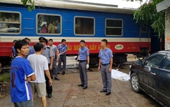 Bất cẩn khi qua đường ngang, một phụ nữ bị tàu tông tử vong