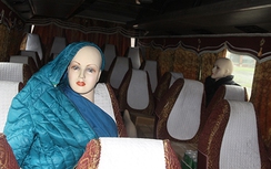 Táo tợn cho ma-nơ-canh làm hành khách trên xe để chở hàng lậu