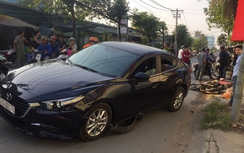 "Xế hộp" tông hàng loạt xe máy, 3 người bị thương