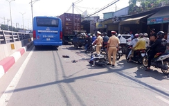 Nam thanh niên bị xe buýt chèn nguy kịch sau va chạm trên QL1