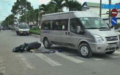 Xe máy va chạm với ô tô khách, người phụ nữ chết thảm