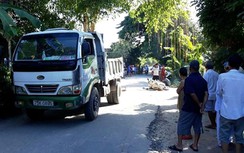 Xe máy va chạm ô tô tải, nữ giáo viên tử vong tại chỗ