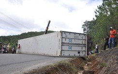 Xe container lật ngang trên đèo Mimosa, giao thông ách tắc nhiều giờ