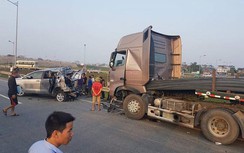 Cư dân mạng đề nghị trả công bằng cho tài xế container đâm Innova