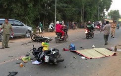 Xe máy "đấu đầu" nhau, 2 người tử vong