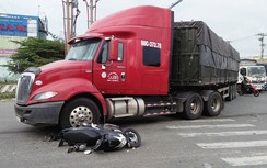 Va chạm với xe container, người phụ nữ bán vé số thiệt mạng