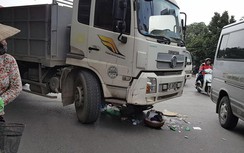 Người phụ nữ đi xe đạp bị cuốn vào gầm xe tải sau TNGT