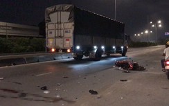 Xe máy tông thẳng vào đuôi ô tô tải, nam công nhân chết thảm