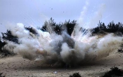 Nghịch bom, 3 thanh niên tử vong?