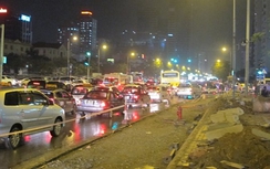 Tổ chức giao thông bất cập, cầu vượt thành nút thắt cổ chai