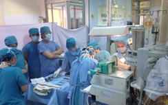 Cứu sống người phụ nữ bị đâm thấu tim gan, xuyên cổ