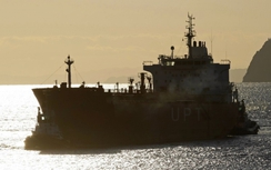 Đổi dầu thô lấy hàng hóa, Iran “né” lệnh trừng phạt của Mỹ