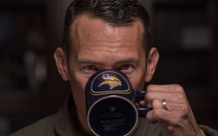 Lầu Năm Góc mua cốc 1.200 USD và nắp xí bệt 10.000 USD?