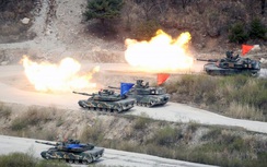 Trump “vừa đấm, vừa xoa” trong thông điệp mới về tập trận chung