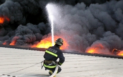 VIDEO: Nổ công ty hóa chất Trung Quốc, 44 người thương vong