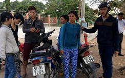 Bắt 4 nữ tặc dàn cảnh bán vé số để trộm tài sản