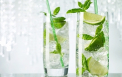 Mùa hè, cẩn thận nhập viện vì... uống nước đá lạnh