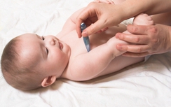 Cách nhận diện trẻ sốt do viêm não