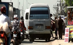 Phạt 7 triệu đồng nhà xe cướp tiền, đuổi khách