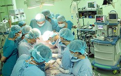 Phẫu thuật thành công cặp song sinh dính liền khá phức tạp